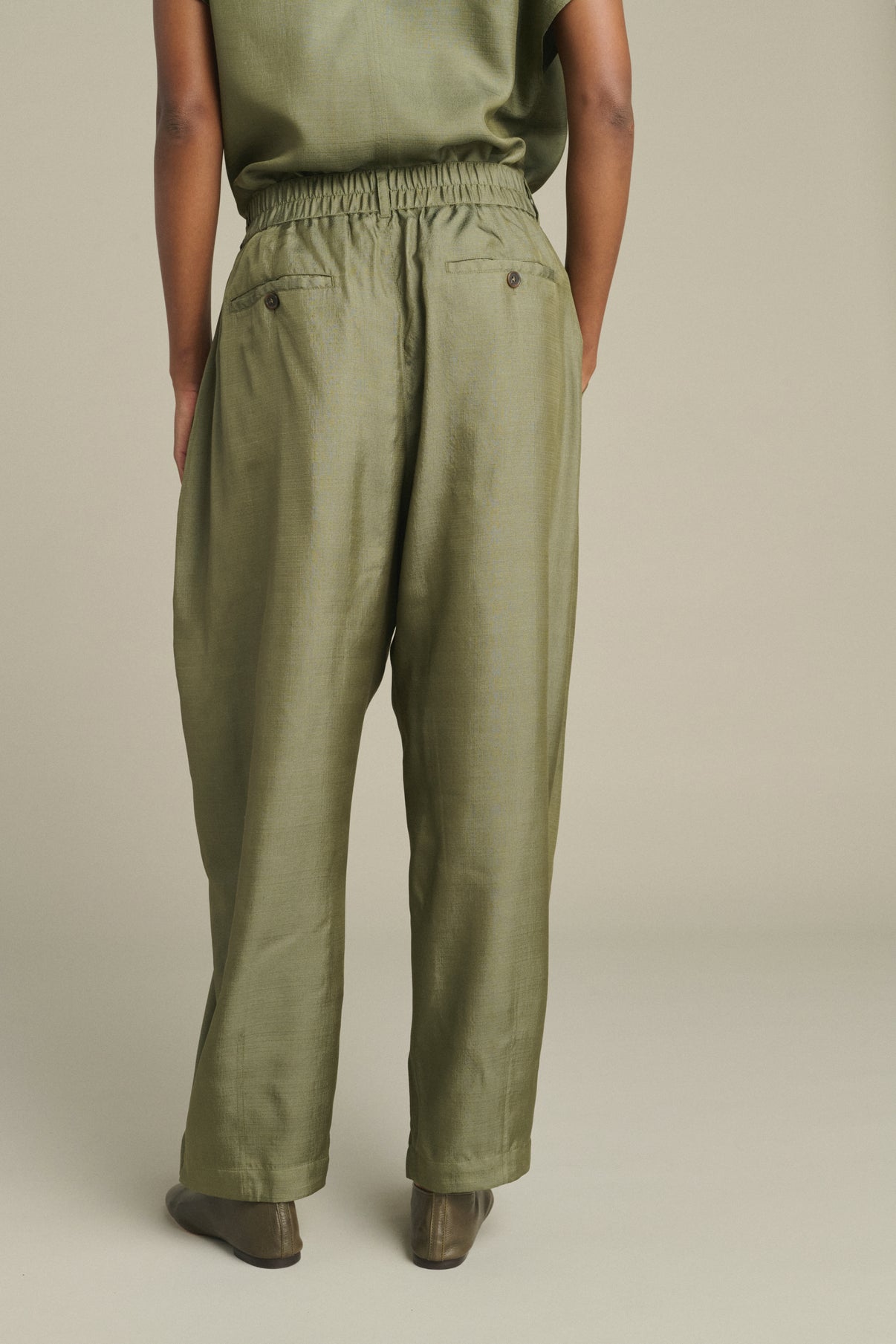 Vernon trousers - Sage Green - Silk - Women vue 4