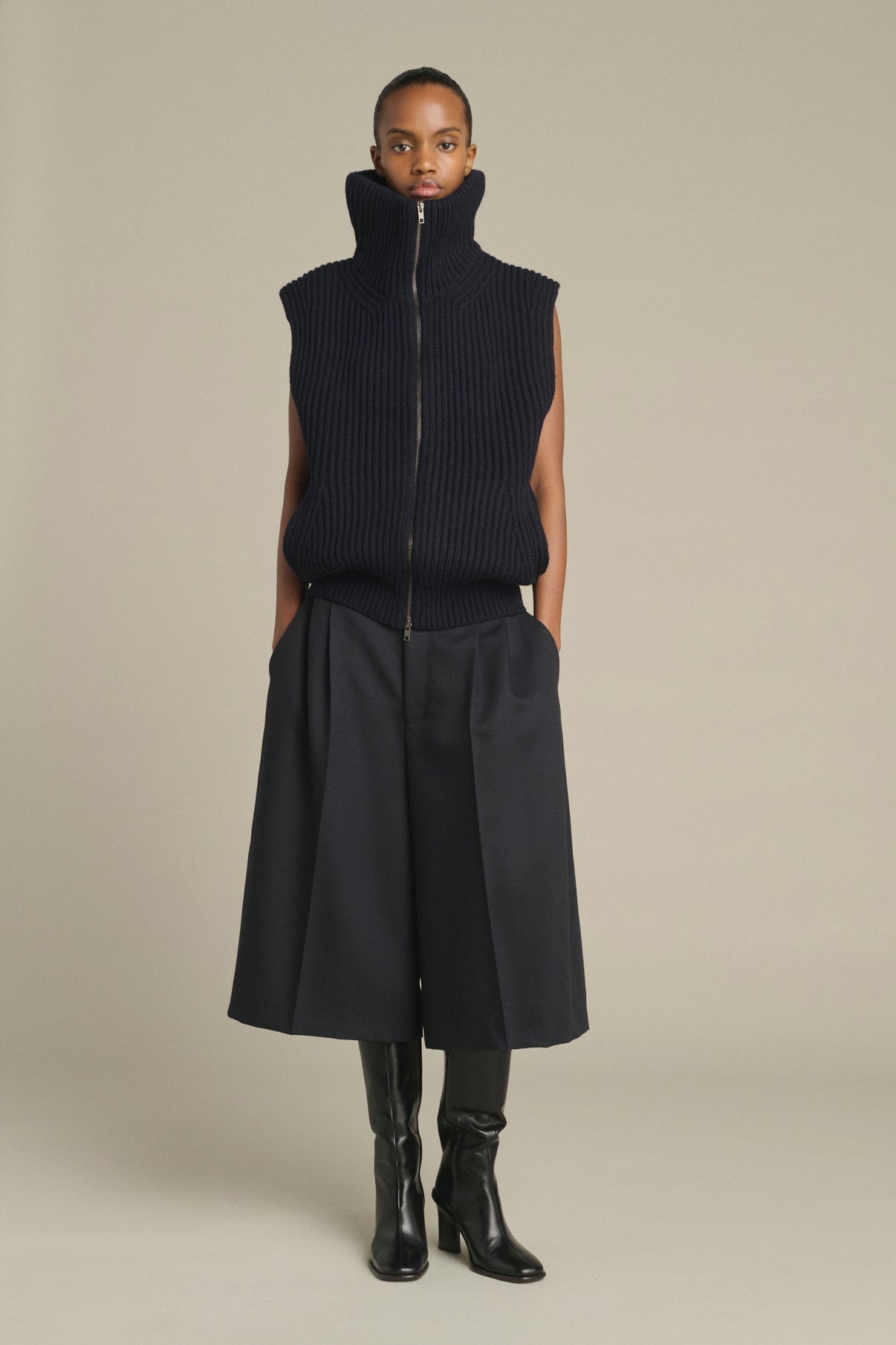 Jude Bermuda Shorts - Deep Navy - Wool - Women vue 1